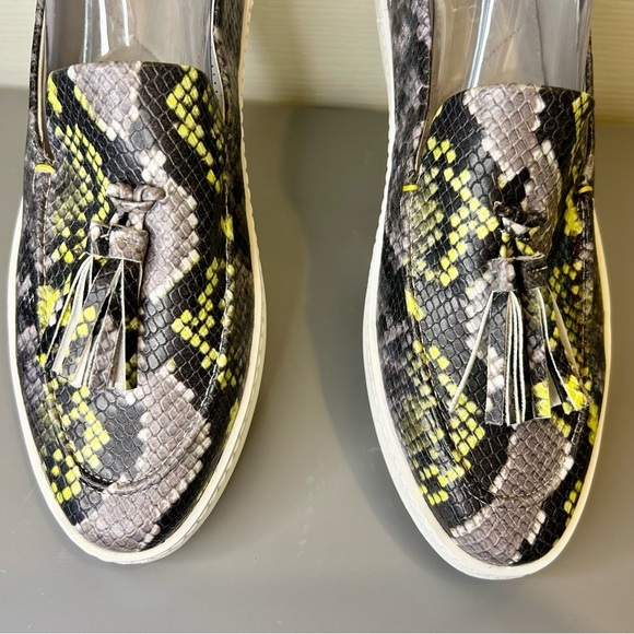 🐍”Franco Sarto” NWOT Neon Green/Black Snakeskin Print Slip On Sneakers Size 11 - Picture 2 of 10